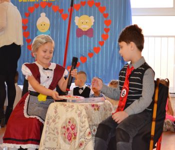 Dzień Babci i Dziadka w klasach zerowych. zdjecie 20