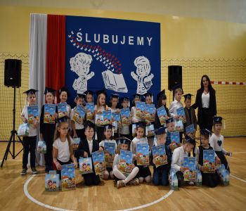 Ślubowanie pierwszoklasistów. zdjecie 5