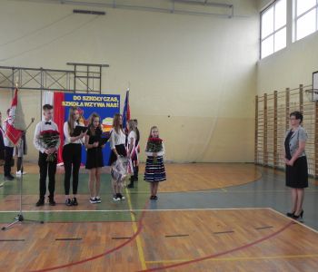 Uroczyste rozpoczęcie roku szkolnego 2017/2018 i pożegnanie Pani Dyrektor zdjecie 7