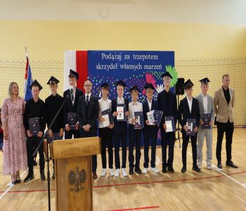 Klasy młodsze powitały wiosnę. 5