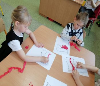 Dzień Flagi w przedszkolu. zdjecie 12