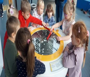 Przedszkolaki w Centrum Nauki Experyment. zdjecie 5