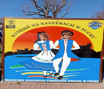 Klasy trzecie w Muzeum Ziemi Puckiej i hucie szkła. zdjecie 11