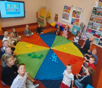 Dzień Kropki w przedszkolu. zdjecie 7