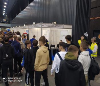 Liceum Mistrzostwa Sportowego na Edukacyjnych Targach Kariery.  zdjecie 2