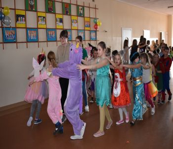 Bal karnawałowy klas młodszych. zdjecie 67