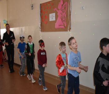 Bal karnawałowy klas młodszych. zdjecie 13