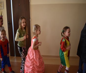 Bal karnawałowy klas młodszych. zdjecie 35