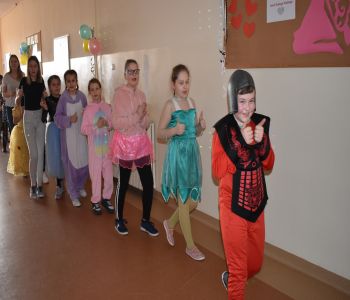 Bal karnawałowy klas młodszych. zdjecie 14