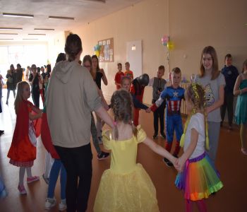 Bal karnawałowy klas młodszych. zdjecie 82