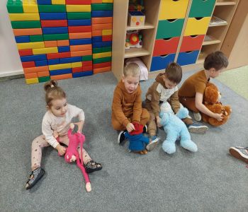 Światowy Dzień Pluszowego Misia w przedszkolu. zdjecie 12