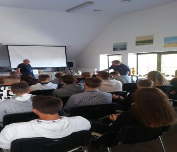 Wizyta klas III gimnazjum w Kopalni Ropy Naftowej i Gazu Ziemnego Żarnowiec zdjecie 0
