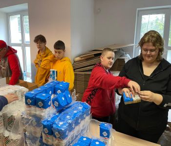 Szkolne Koło Wolontariatu pomaga Ukrainie. zdjecie 17