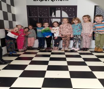 Klasa 0A na wycieczce w Centrum Nauki Eksperyment. zdjecie 1