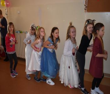 Bal karnawałowy klas młodszych. zdjecie 23