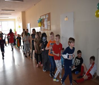 Bal karnawałowy klas młodszych. zdjecie 27