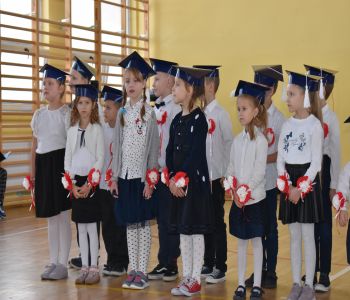 Uroczystość pasowania klas pierwszych. zdjecie 26