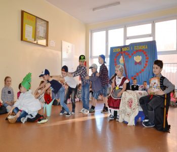 Dzień Babci i Dziadka w klasach zerowych. zdjecie 10