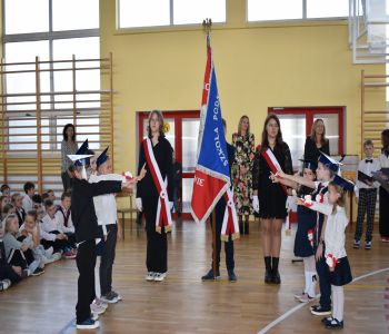 Uroczystość pasowania klas pierwszych. zdjecie 18