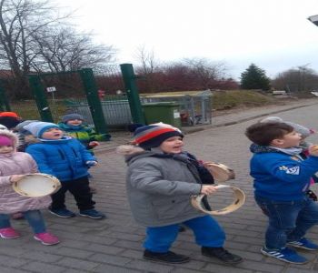 Pierwszy Dzień Wiosny w przedszkolu zdjecie 6
