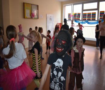 Bal karnawałowy klas młodszych. zdjecie 86
