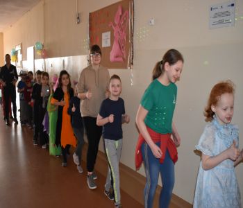 Bal karnawałowy klas młodszych. zdjecie 10