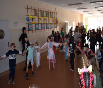 Bal karnawałowy klas młodszych. zdjecie 73