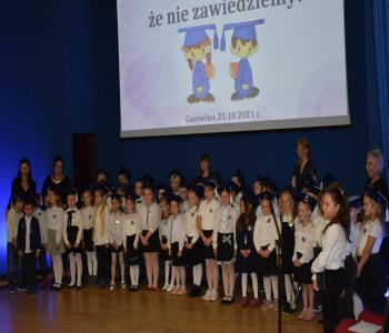 Ślubowanie klas pierwszych. zdjecie 7