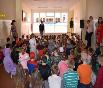 Bal karnawałowy klas młodszych. zdjecie 36