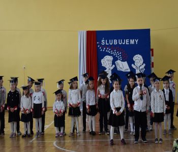 Uroczystość pasowania klas pierwszych. zdjecie 48