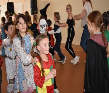 Bal karnawałowy klas młodszych. zdjecie 62