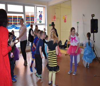 Bal karnawałowy klas młodszych. zdjecie 75