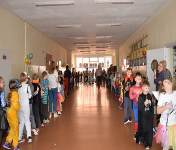 Bal karnawałowy klas młodszych. zdjecie 31