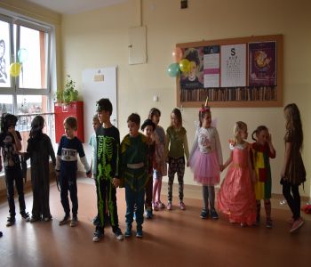 Bal karnawałowy klas młodszych. zdjecie 95