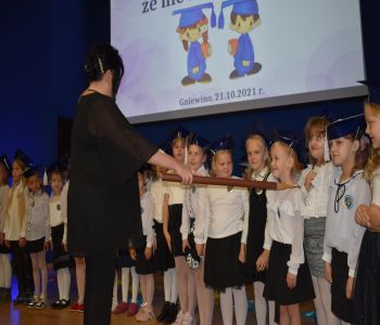 Ślubowanie klas pierwszych. zdjecie 5