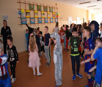 Bal karnawałowy klas młodszych. zdjecie 39