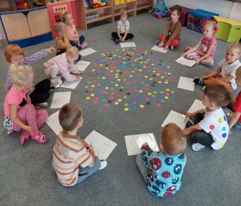 Dzień Kropki w przedszkolu. zdjecie 23