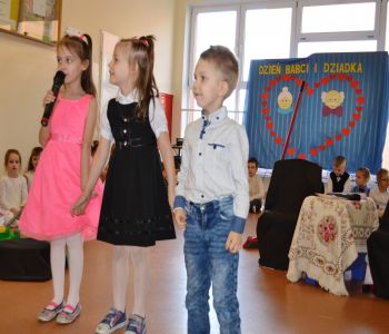 Dzień Babci i Dziadka w klasach zerowych. zdjecie 8