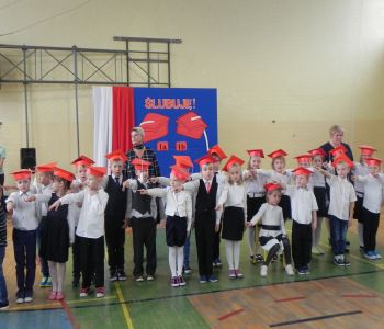 Ślubowanie pierwszoklasistów zdjecie 1