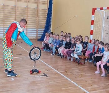 Cyrk Bubble Show w przedszkolu. zdjecie 10