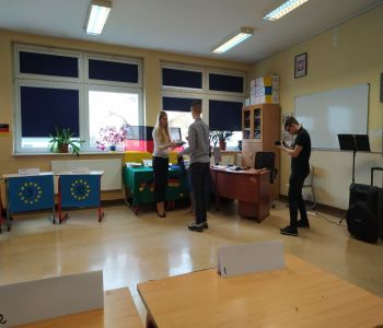 Uczniowie Zespołu Szkolno-Przedszkolnego w Gniewinie finalistami Powiatowego Konkursu Języka Niemieckiego ”Profi in Deutsch” zdjecie 1