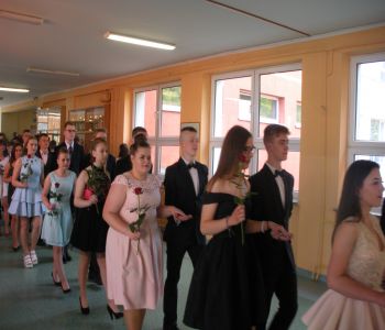 Bal gimnazjalny 2017 zdjecie 15