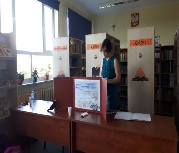  „Kos Albert …” w szkolnej bibliotece. zdjecie 2