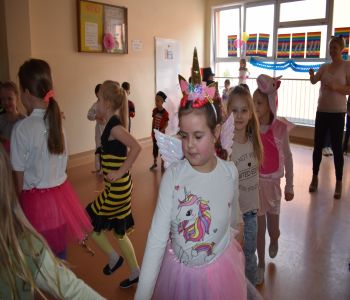 Bal karnawałowy klas młodszych. zdjecie 87