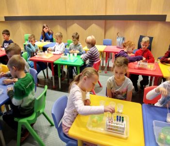 Wycieczka kl. 1A do Centrum Nauki Eksperyment. zdjecie 53