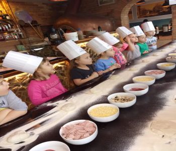Wycieczka przedszkolaków z okazji Dnia Pizzy. zdjecie 6