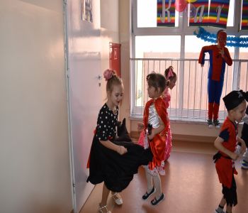 Bal karnawałowy klas młodszych. zdjecie 40