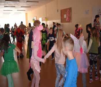 Bal karnawałowy klas młodszych. zdjecie 78