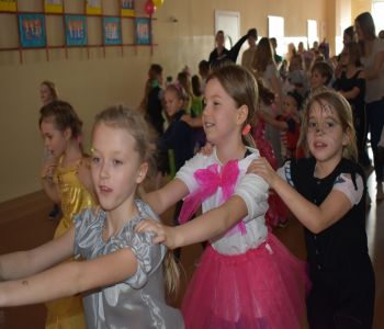 Bal karnawałowy klas młodszych. zdjecie 64