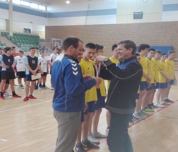 Uczniowie Naszej Szkoły z brązowym medalem w Powiatowych Igrzyskach Młodzieży Szkolnej w Piłce Ręcznej Chłopców zdjecie 1